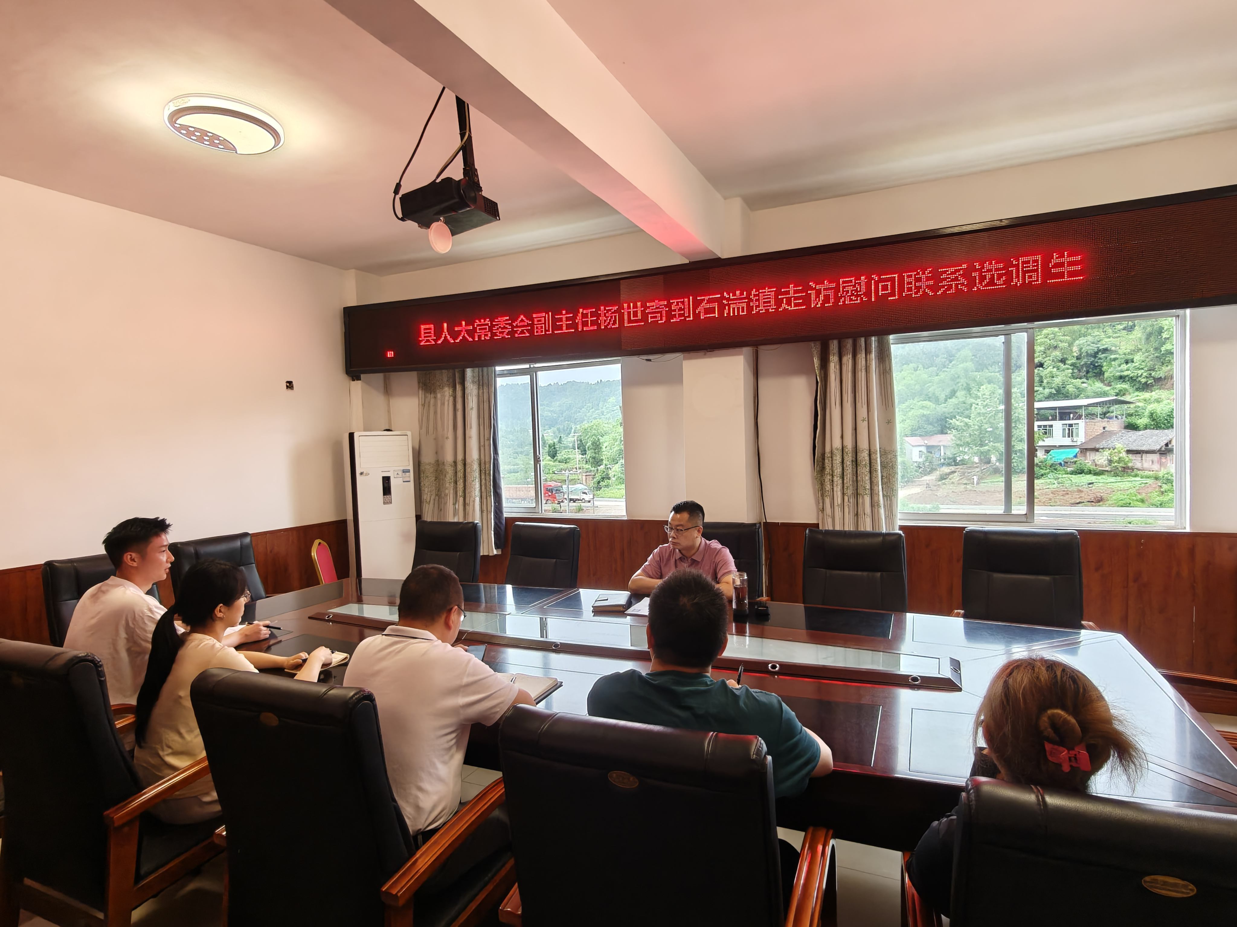 县人大常委会党组副书记、副主任杨世奇到石湍镇...